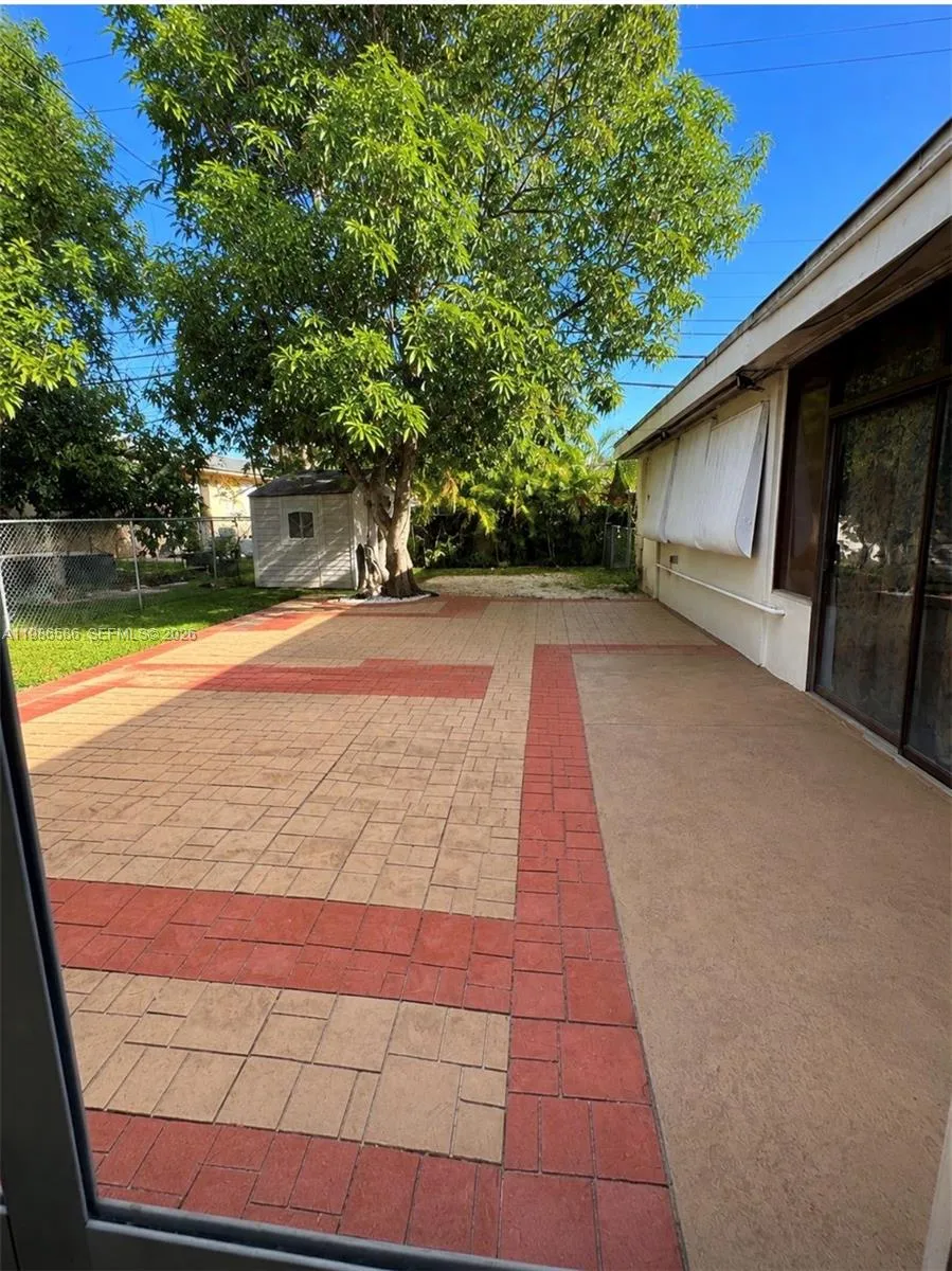 52 E 50th Pl Hialeah, FL 33013