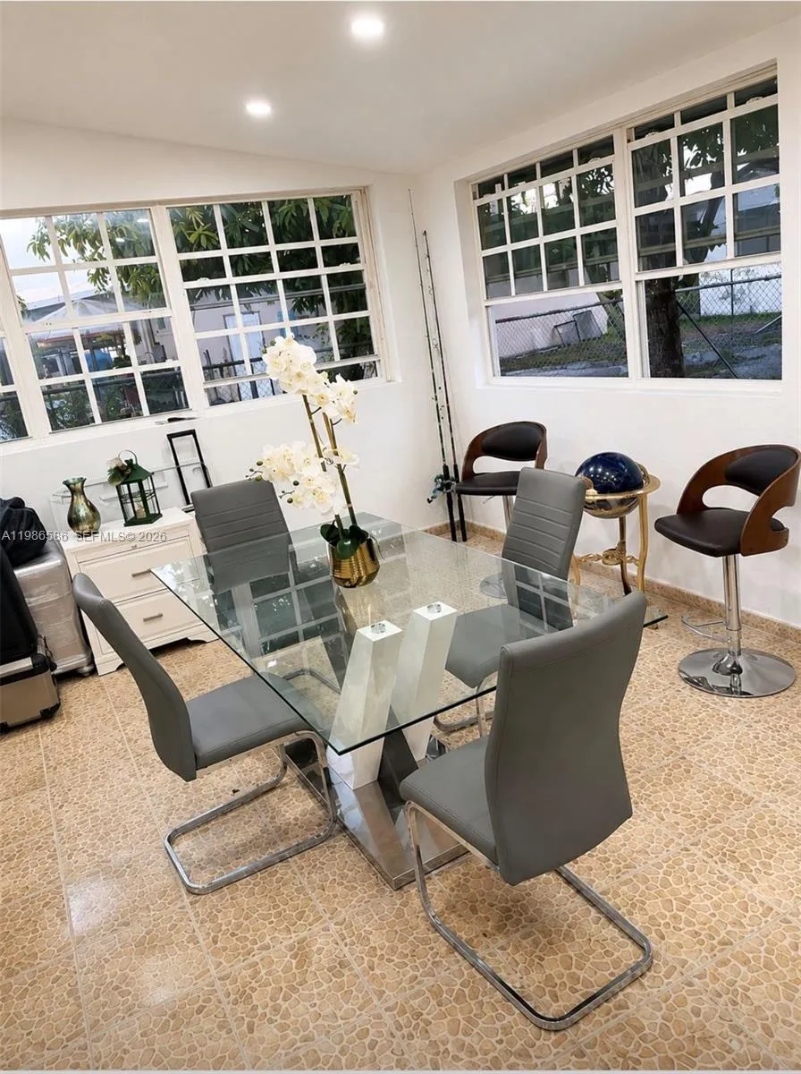 52 E 50th Pl Hialeah, FL 33013