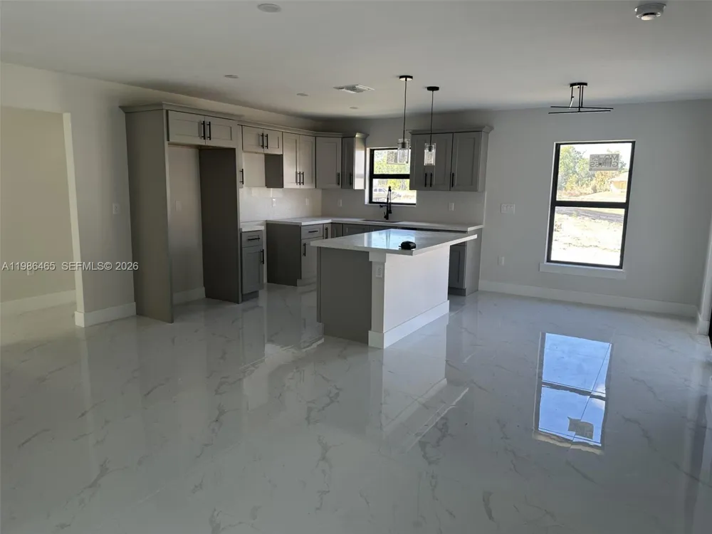 712 EUSTON AVENUE S Lehigh Acres, FL 33974