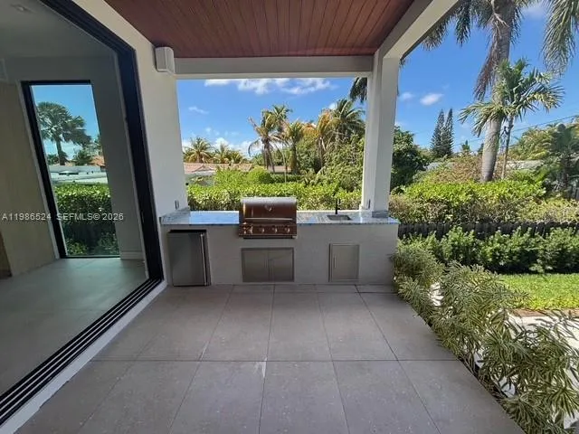 2161 NE 124th St North Miami, FL 33181