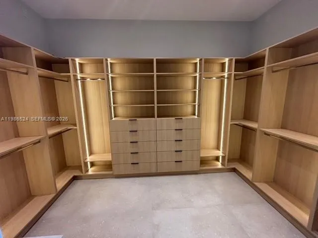 2161 NE 124th St North Miami, FL 33181