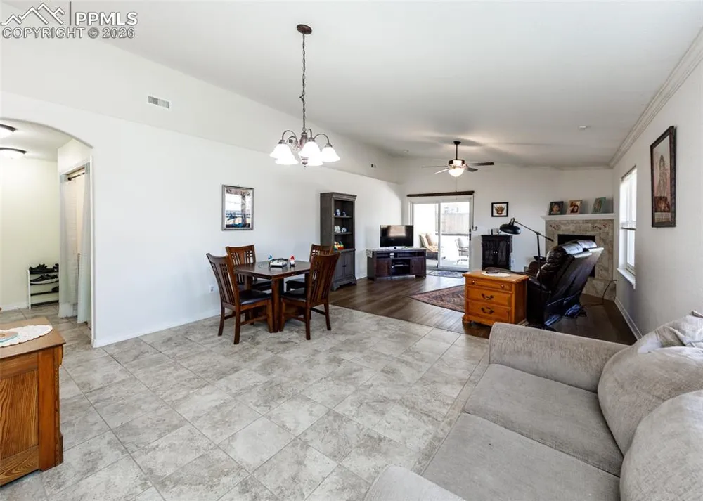 717 Edna Lane Pueblo, CO 81005