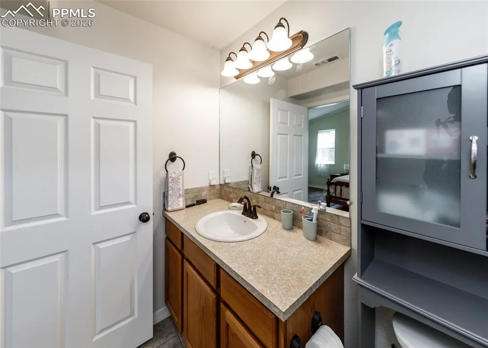 717 Edna Lane Pueblo, CO 81005