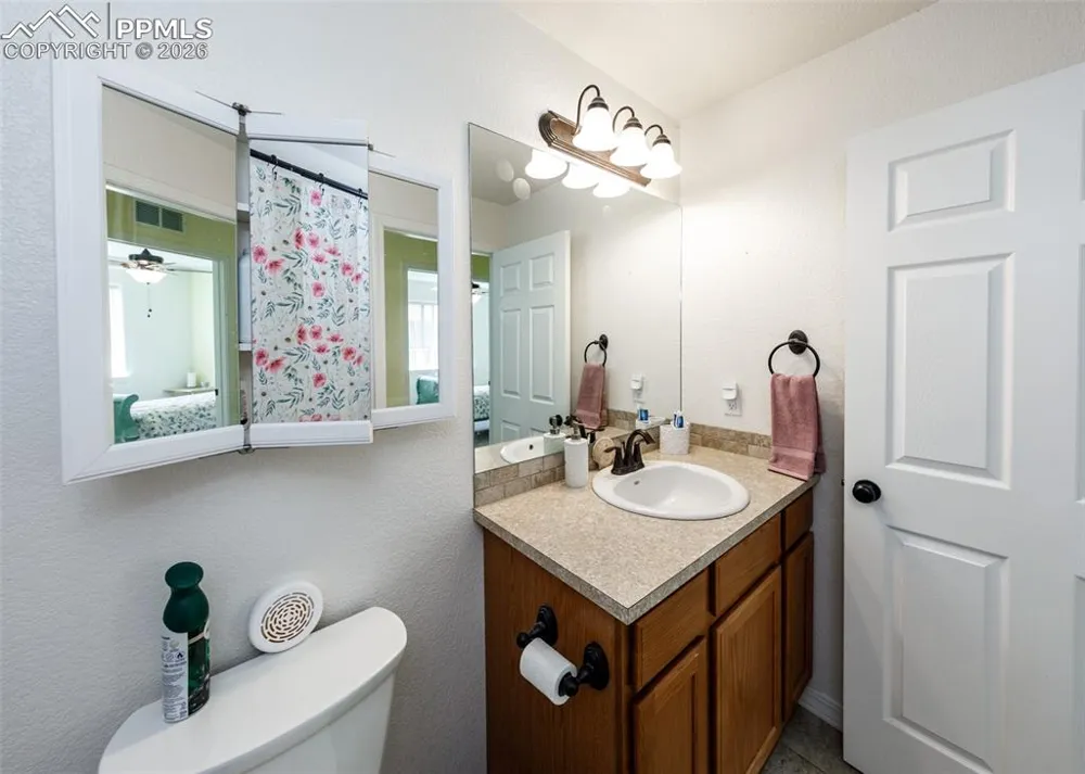 717 Edna Lane Pueblo, CO 81005