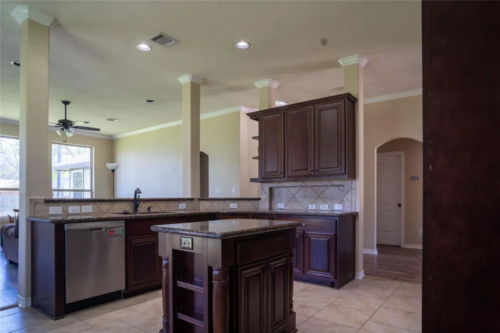 119 Hackberry Street Louise, TX 77455