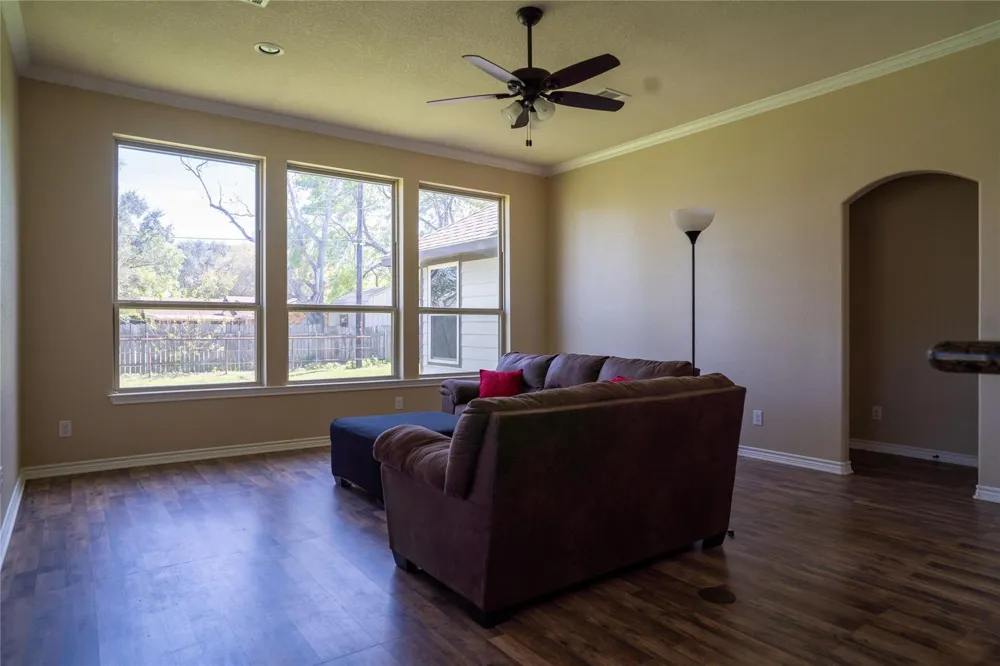 119 Hackberry Street Louise, TX 77455