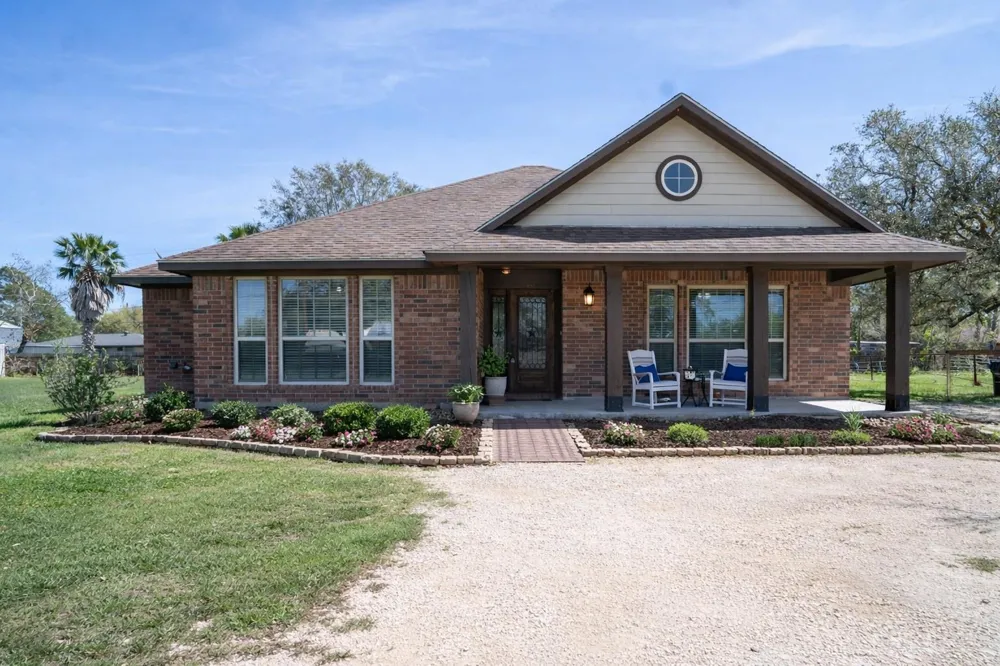 119 Hackberry Street Louise, TX 77455