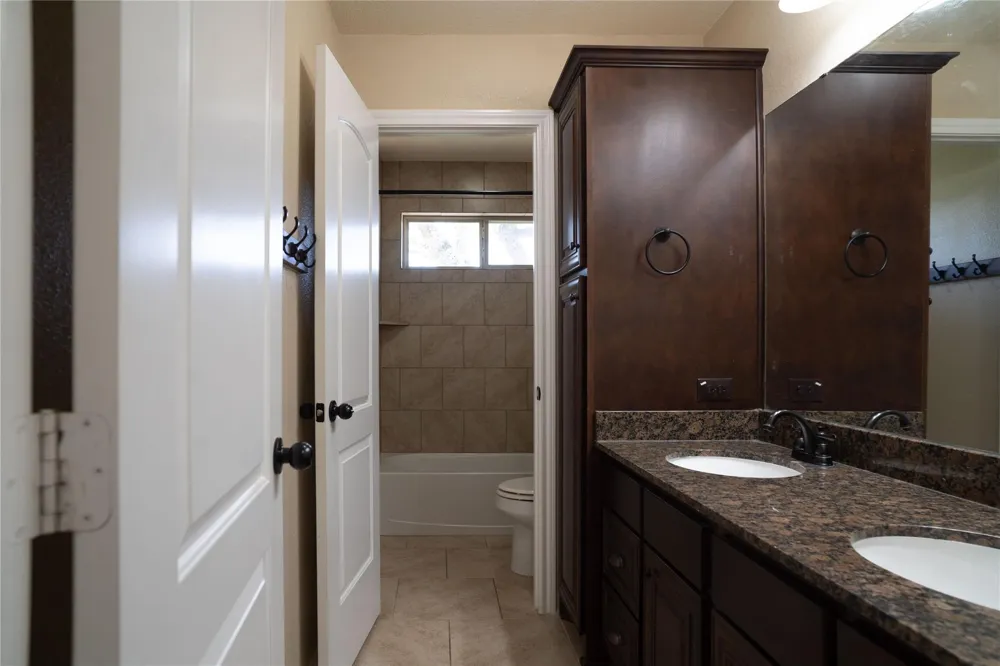 119 Hackberry Street Louise, TX 77455