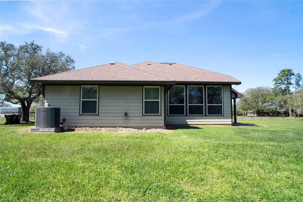119 Hackberry Street Louise, TX 77455