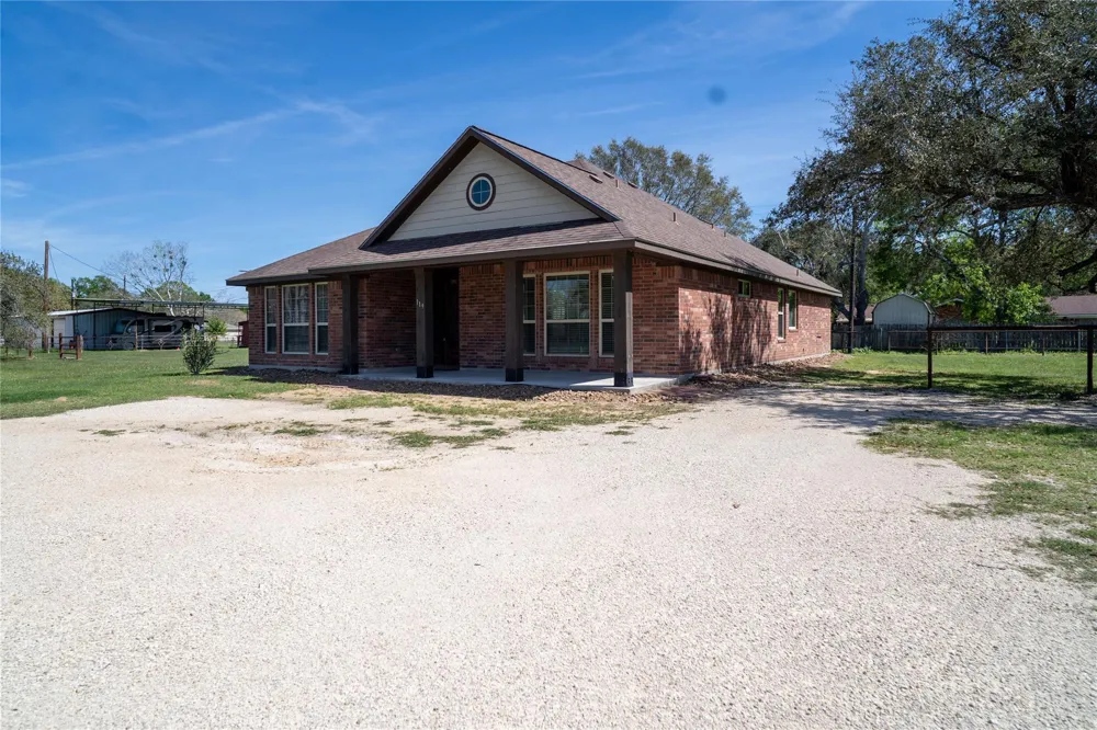 119 Hackberry Street Louise, TX 77455