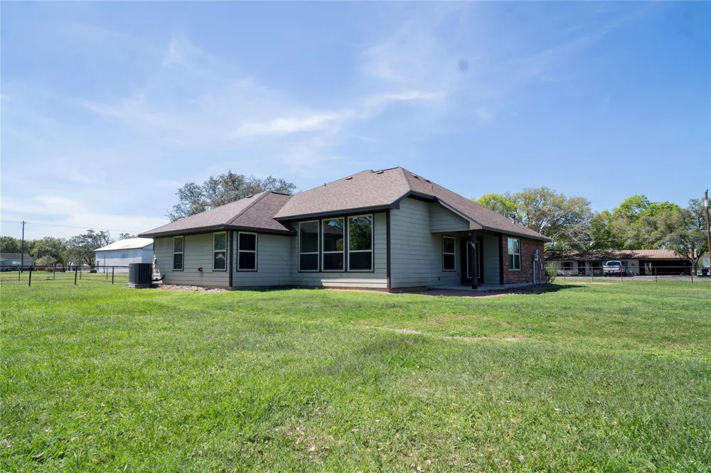 119 Hackberry Street Louise, TX 77455