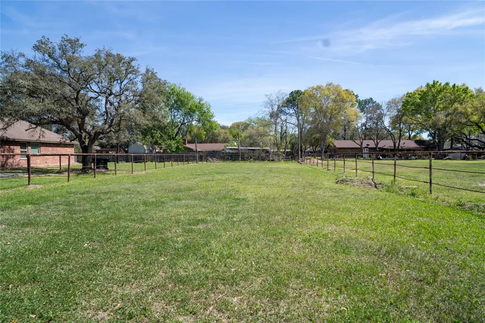119 Hackberry Street Louise, TX 77455