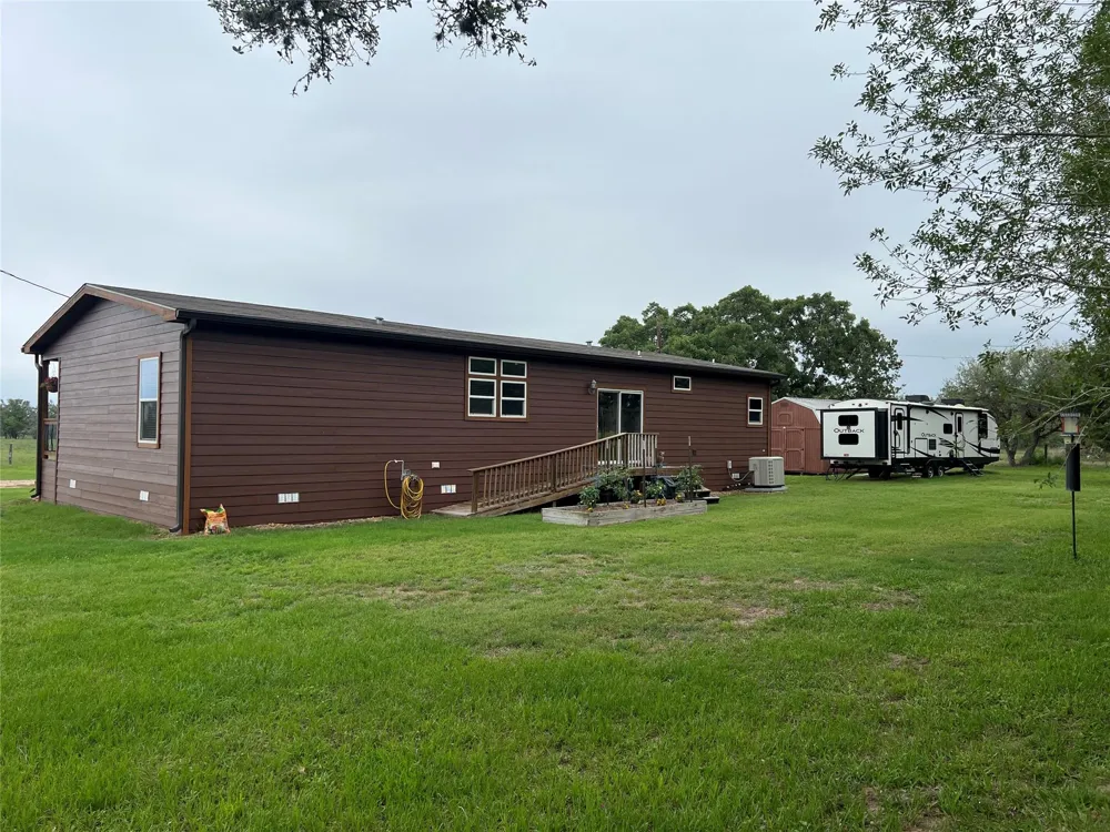 1385 Bego Road Goliad, TX 77963