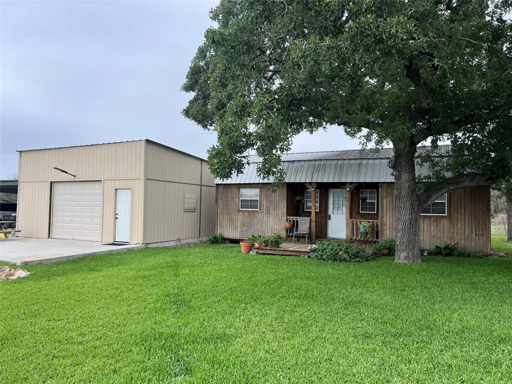 1385 Bego Road Goliad, TX 77963