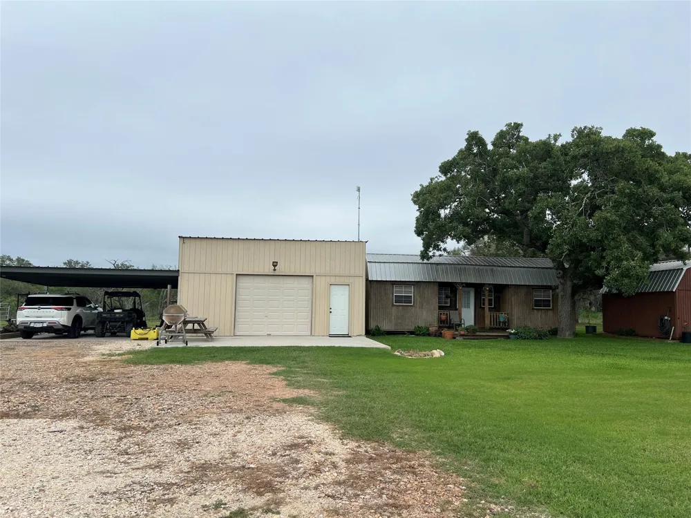 1385 Bego Road Goliad, TX 77963