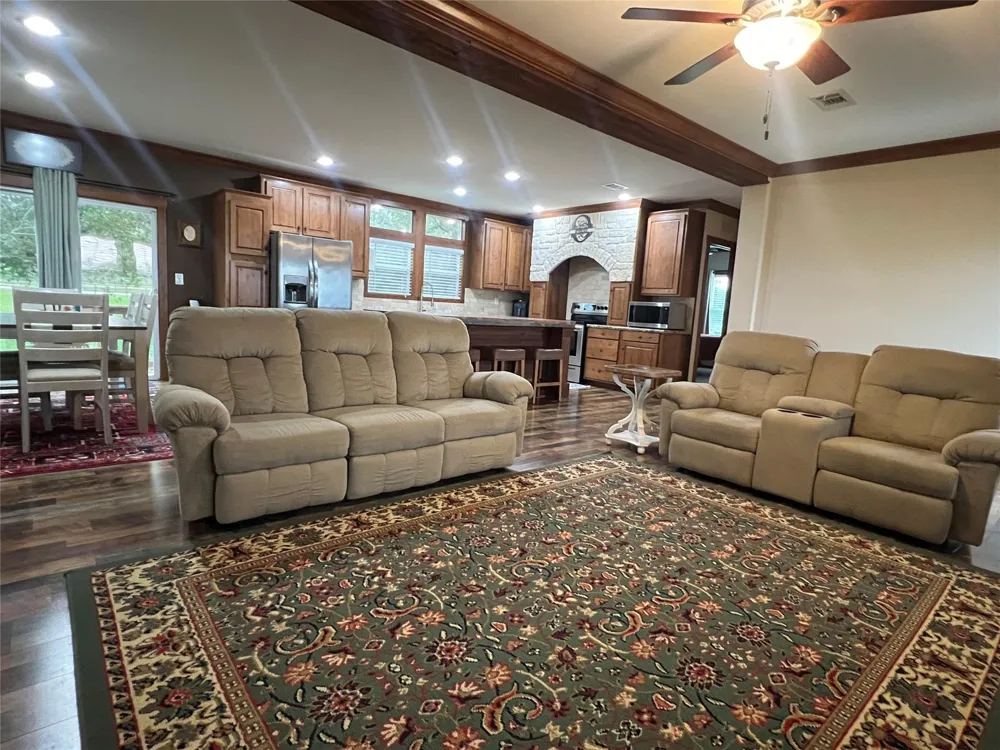 1385 Bego Road Goliad, TX 77963