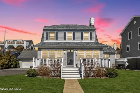 108 Roanoke Avenue