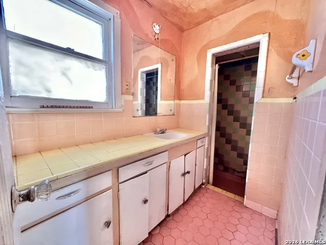 205 Rodriguez Del Rio, TX 78840