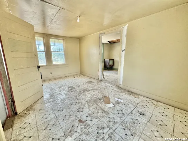 205 Rodriguez Del Rio, TX 78840