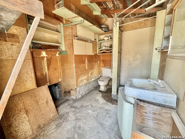 205 Rodriguez Del Rio, TX 78840