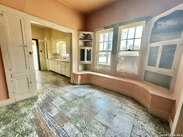 205 Rodriguez Del Rio, TX 78840