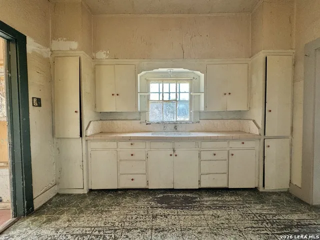 205 Rodriguez Del Rio, TX 78840