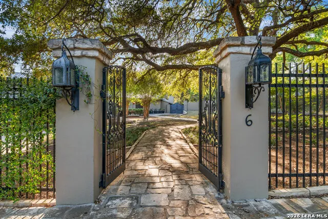 6 Lazy Lane San Antonio, TX 78209