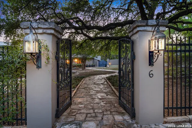 6 Lazy Lane San Antonio, TX 78209