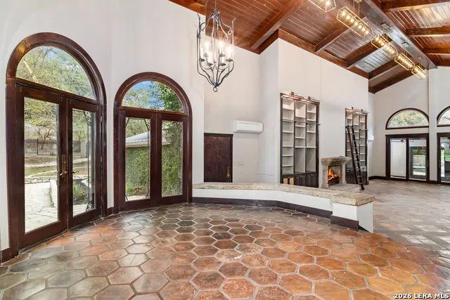 6 Lazy Lane San Antonio, TX 78209