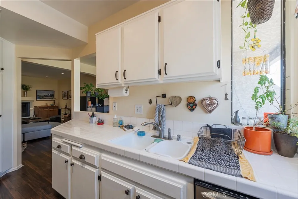 7211 Cozycroft #32 Winnetka, CA 91306