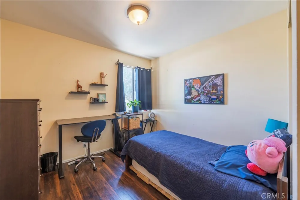 7211 Cozycroft #32 Winnetka, CA 91306