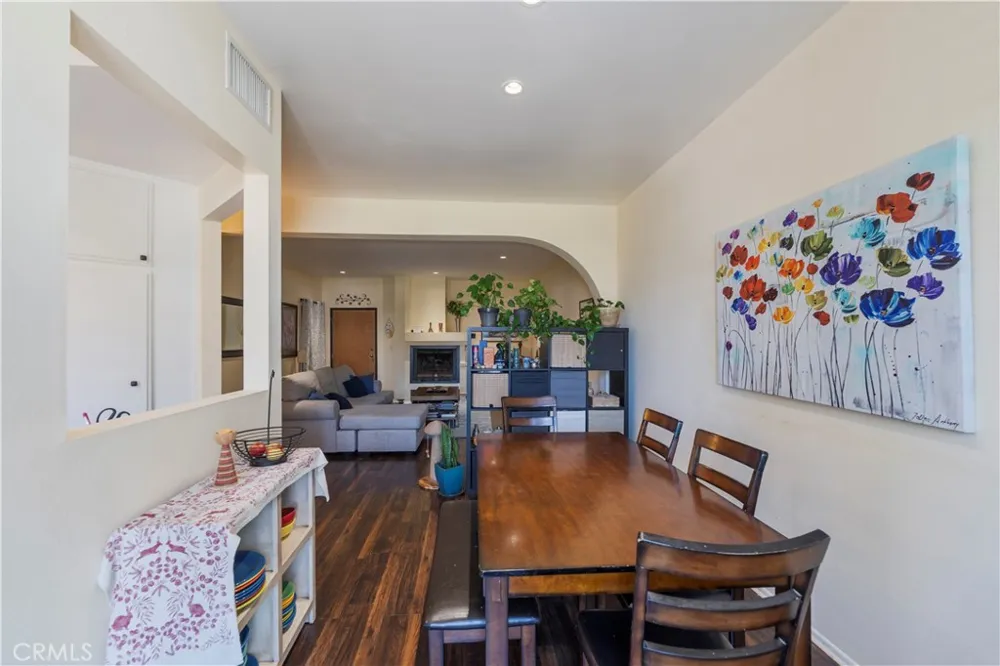 7211 Cozycroft #32 Winnetka, CA 91306