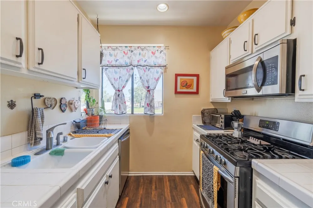7211 Cozycroft #32 Winnetka, CA 91306