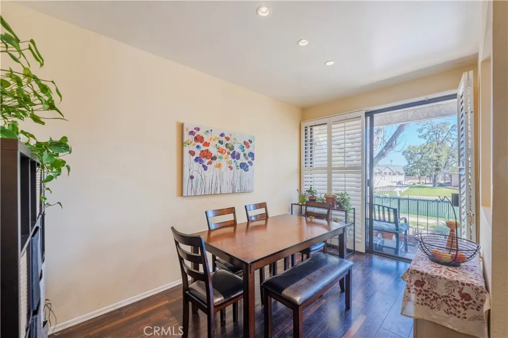 7211 Cozycroft #32 Winnetka, CA 91306