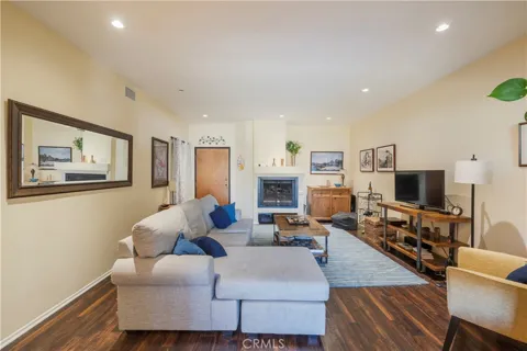 7211 Cozycroft #32