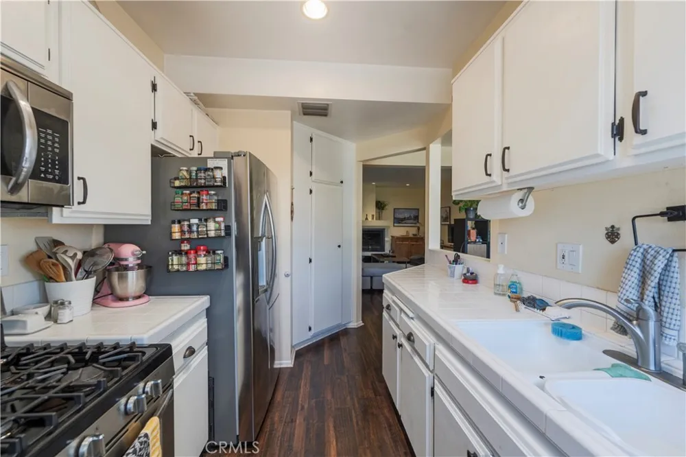7211 Cozycroft #32 Winnetka, CA 91306