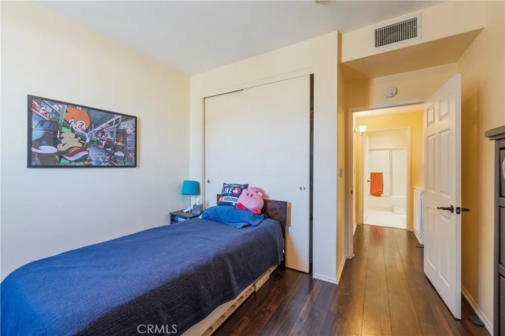 7211 Cozycroft #32 Winnetka, CA 91306