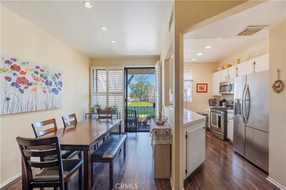 7211 Cozycroft #32 Winnetka, CA 91306