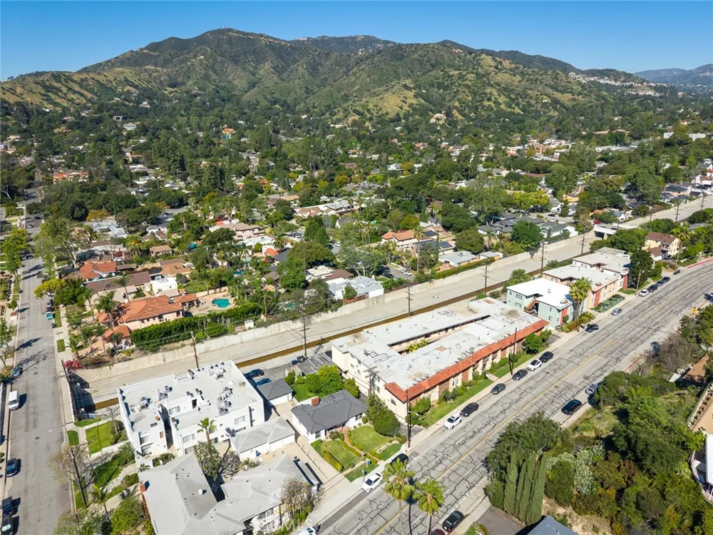 2111 Verdugo Glendale, CA 91208