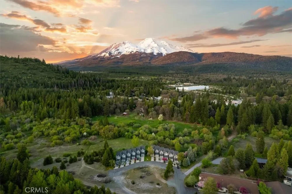 1422 Kingston Mount Shasta, CA 96067