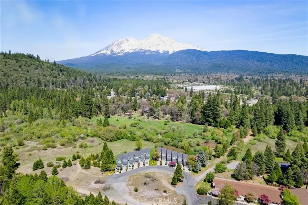 1422 Kingston Mount Shasta, CA 96067