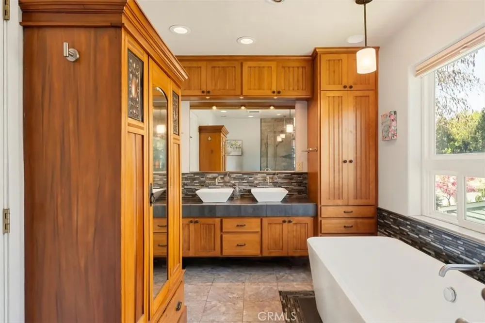 1422 Kingston Mount Shasta, CA 96067