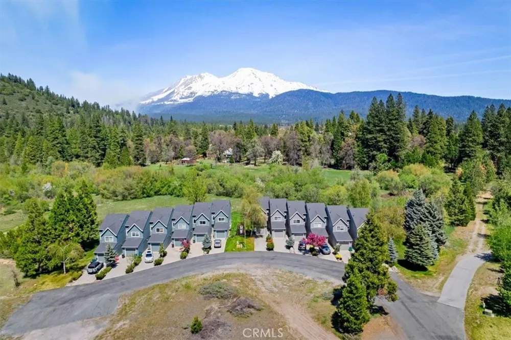 1422 Kingston Mount Shasta, CA 96067