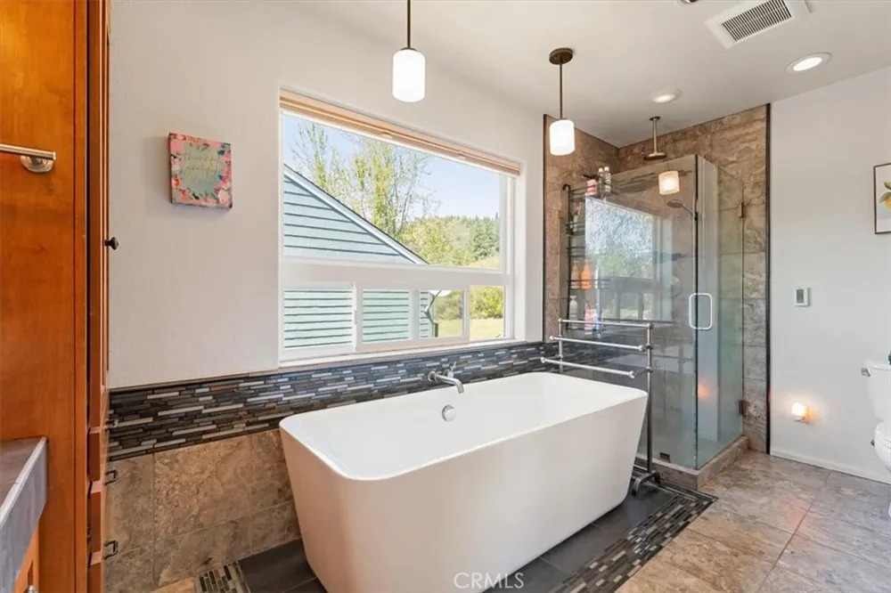 1422 Kingston Mount Shasta, CA 96067
