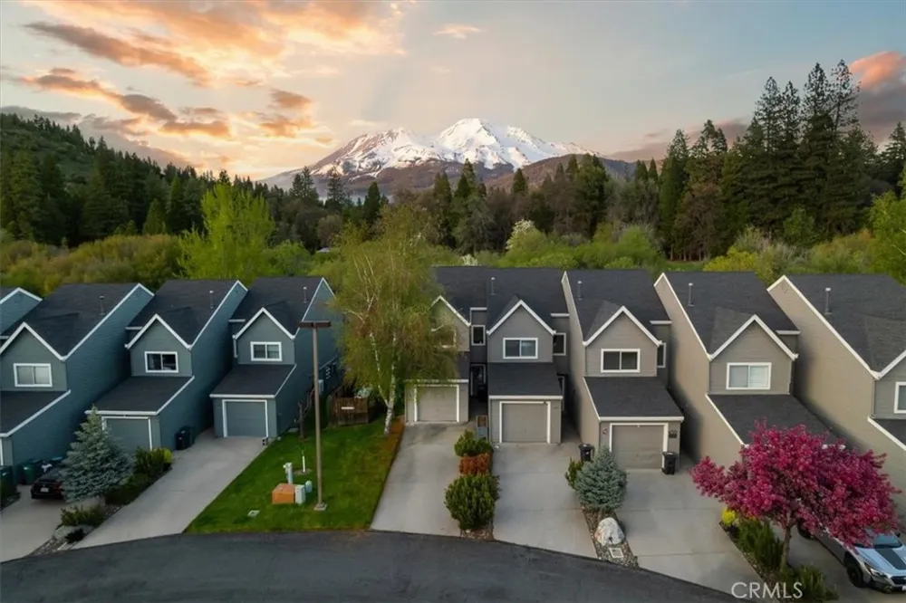 1422 Kingston Mount Shasta, CA 96067