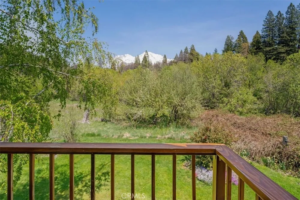 1422 Kingston Mount Shasta, CA 96067