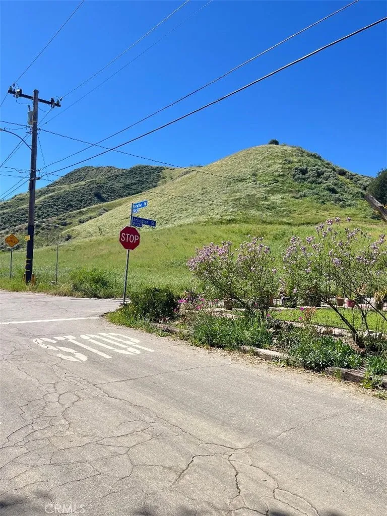 Paradise Rd Val Verde, CA 91384
