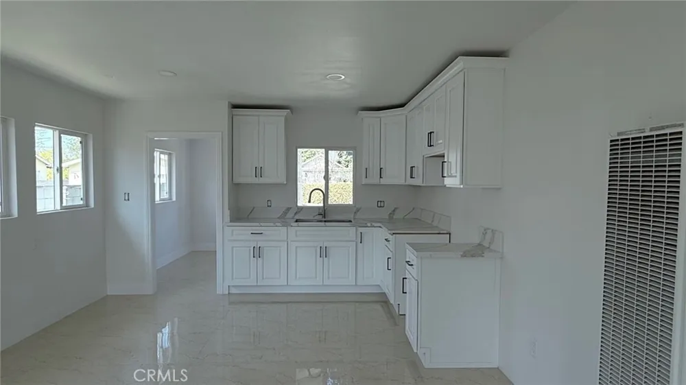 155 E 84th Street Los Angeles, CA 90003