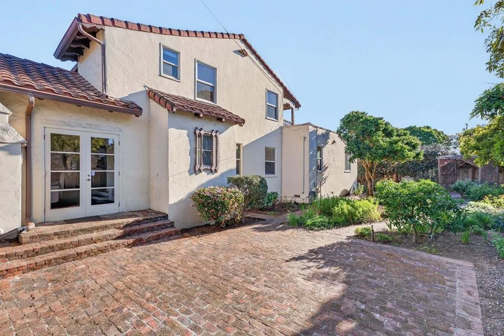 65 Monte Vista Avenue Watsonville, CA 95076