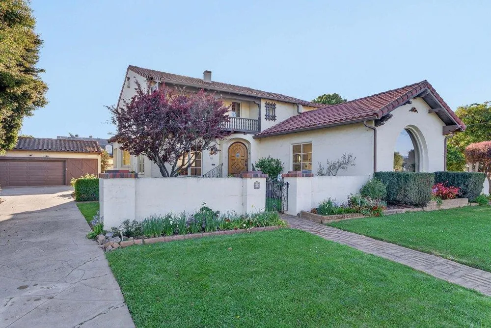 65 Monte Vista Avenue Watsonville, CA 95076